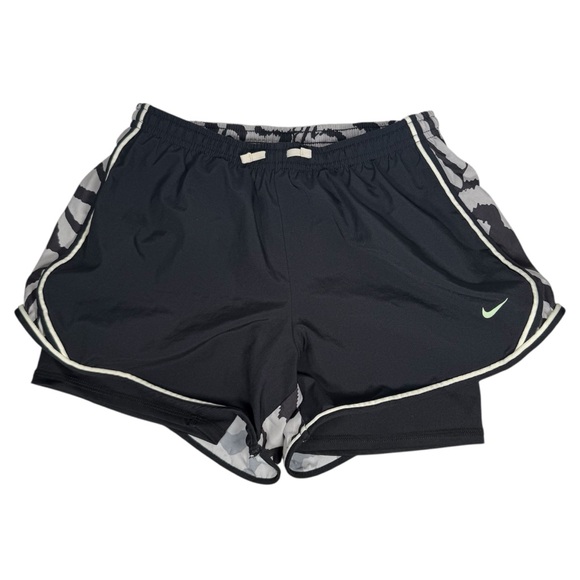Nike Girls' Dri-FIT Tempo Running
Shorts Black with Patterned
Waistband - Size L - Picture 1 of 12